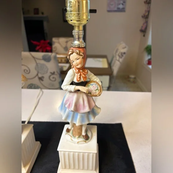 Price Drop🔥🔥🔥Pair Of Vintage Figural Lamps - Picture 4 of 11